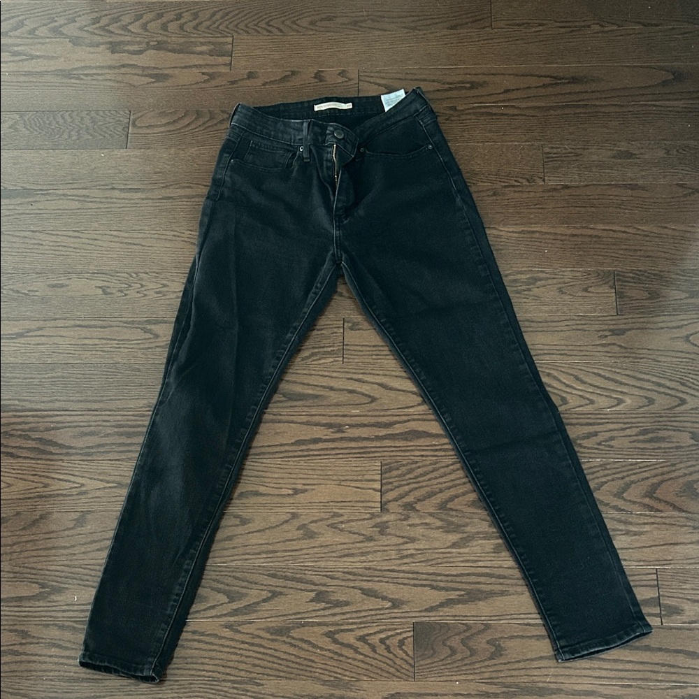 Black Levis skinny jeans